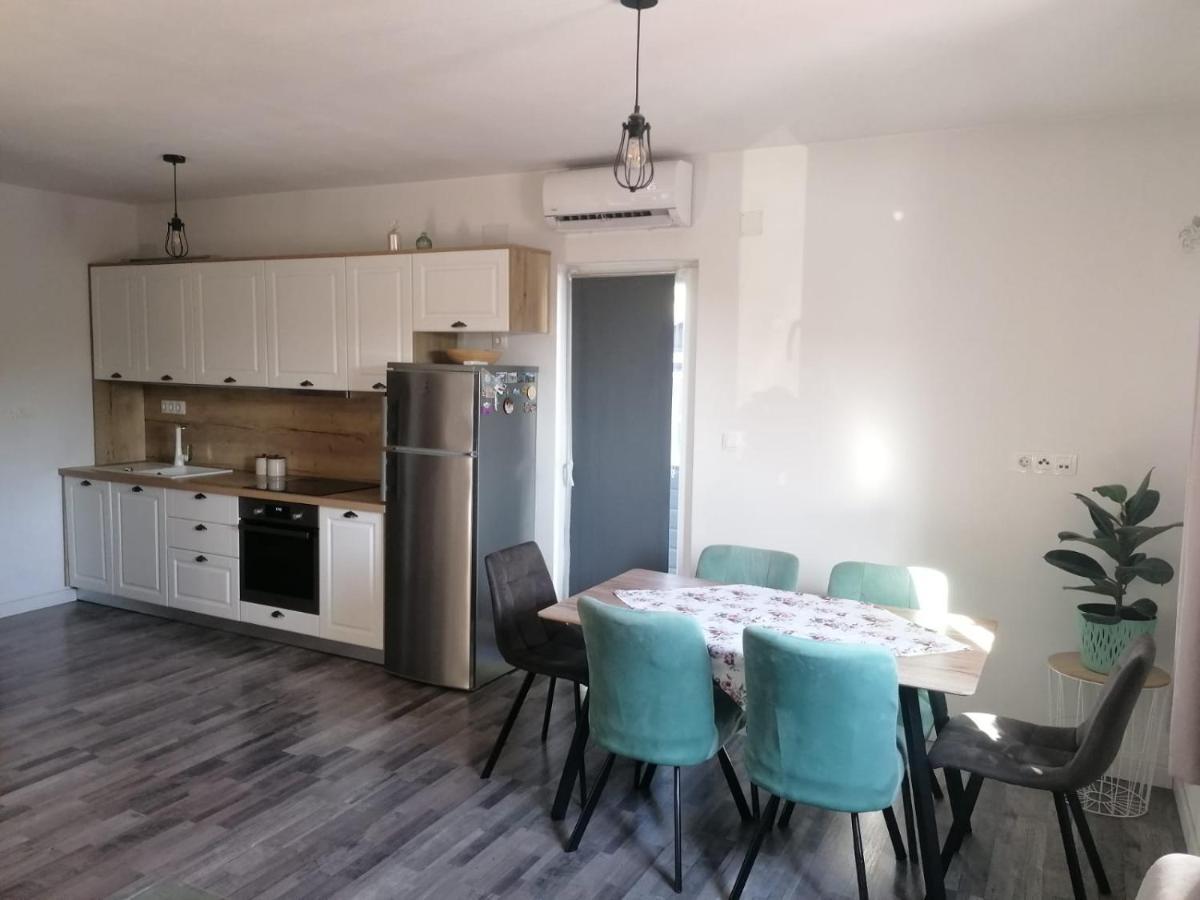 Apartments Nana 비오그라드나모루 외부 사진